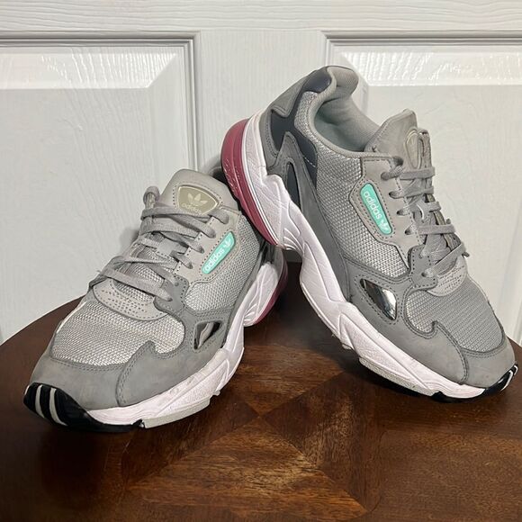 🔥🔥 ADIDAS ORIGINAL FALCON Running Shoes - Women' Sz 7 - EXCELLENT - D96698 - Picture 1 of 12